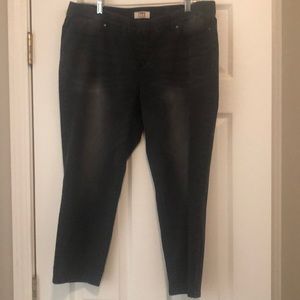 lei Pants - l.e.i. Capri jeggings - Size 17 lei Pants - l.e.i. Capri jeggings - Size 17